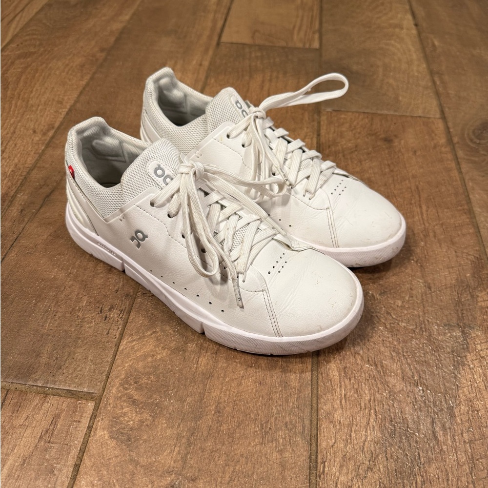 On The Roger Advantage Women’s Shoes Size 8.5 White Vegan Leather Sneakers